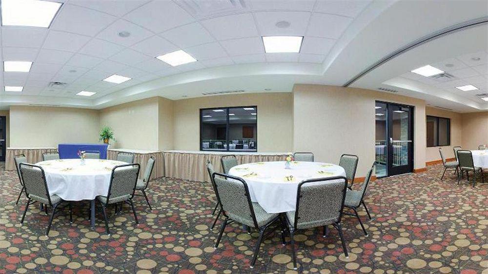 Hotel Express And Alamos Entrada Park By Ihg 3*
