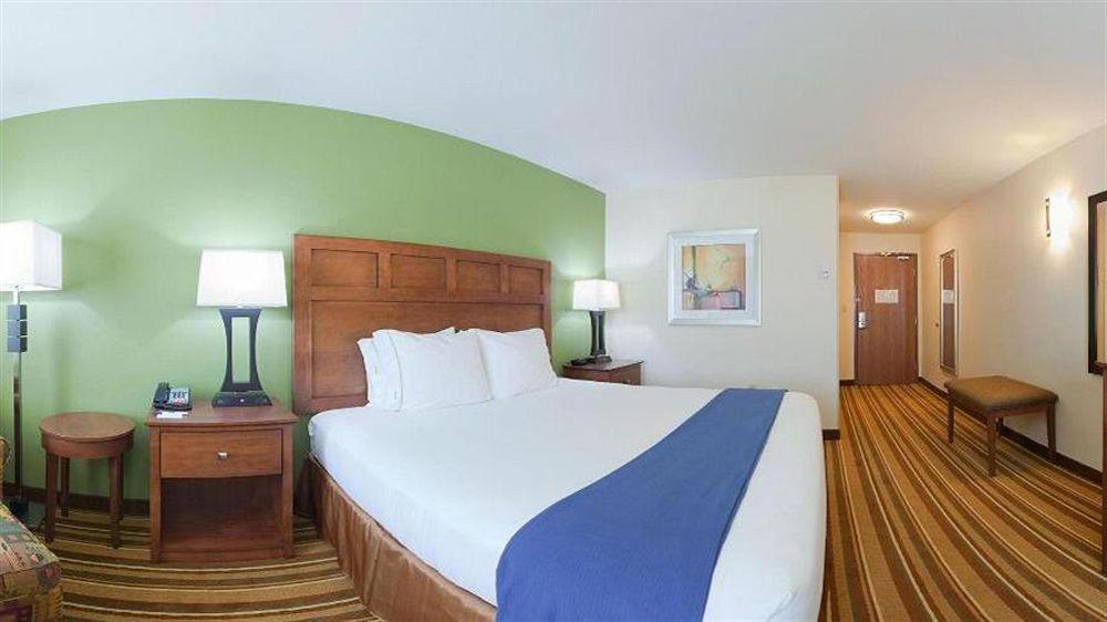 Hotel Express And Alamos Entrada Park By Ihg 3*